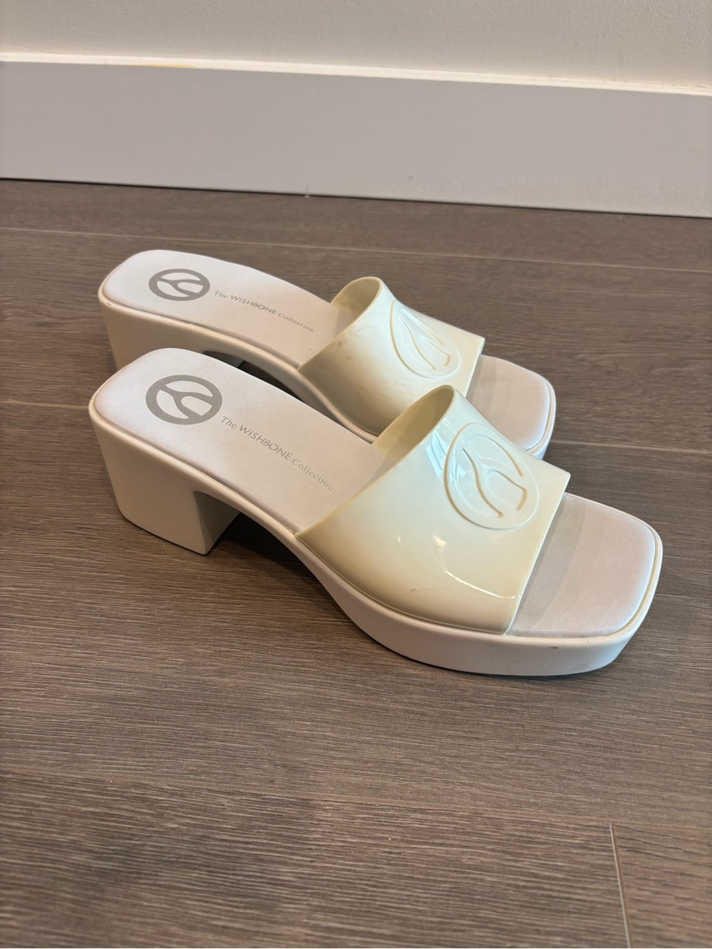 Browns Leslie block heel size 6
